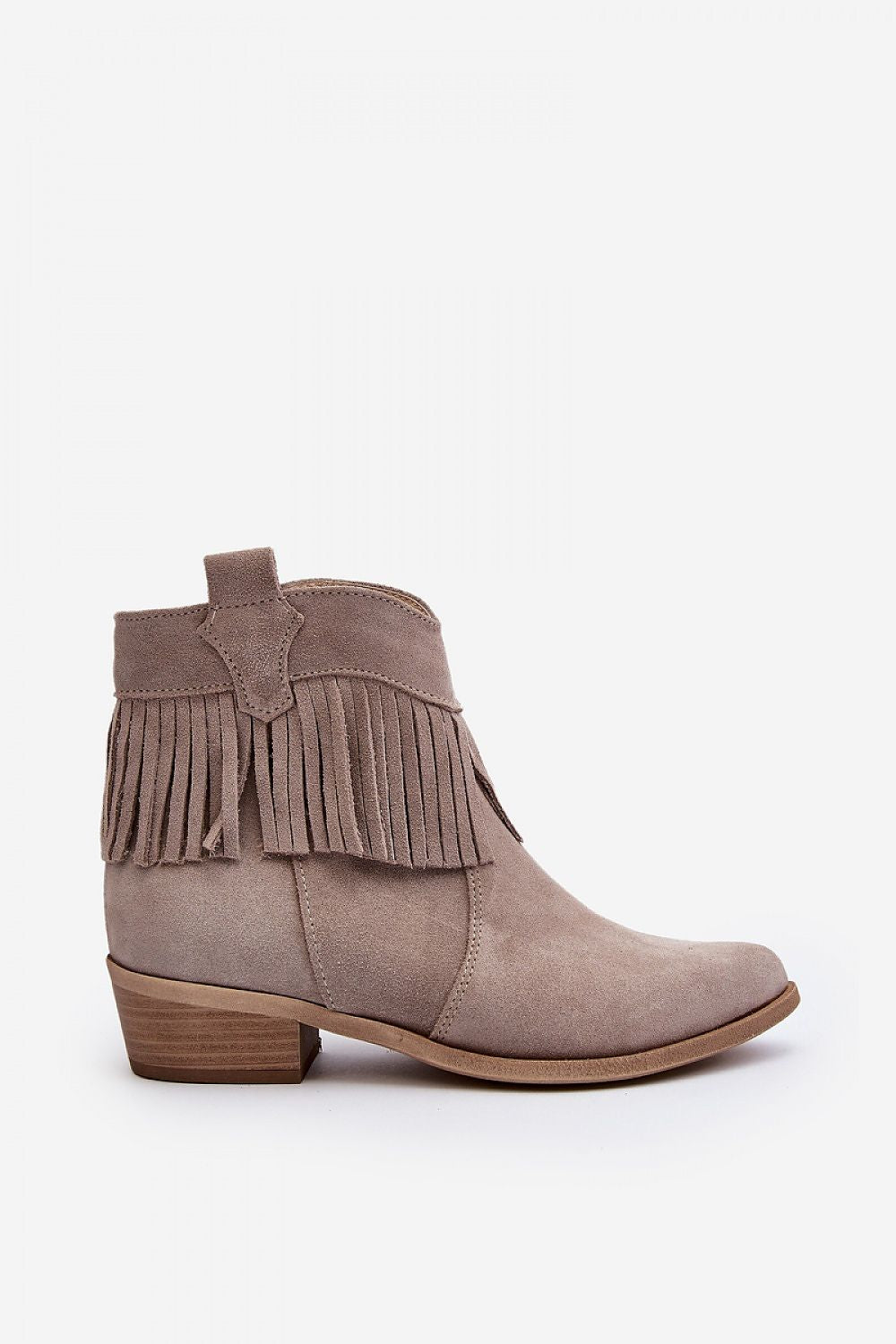 Tassava suede boots with tassel accent, featuring pointed toe and side zipper, ideal for enhancing spring outfits with skirts or jeans.