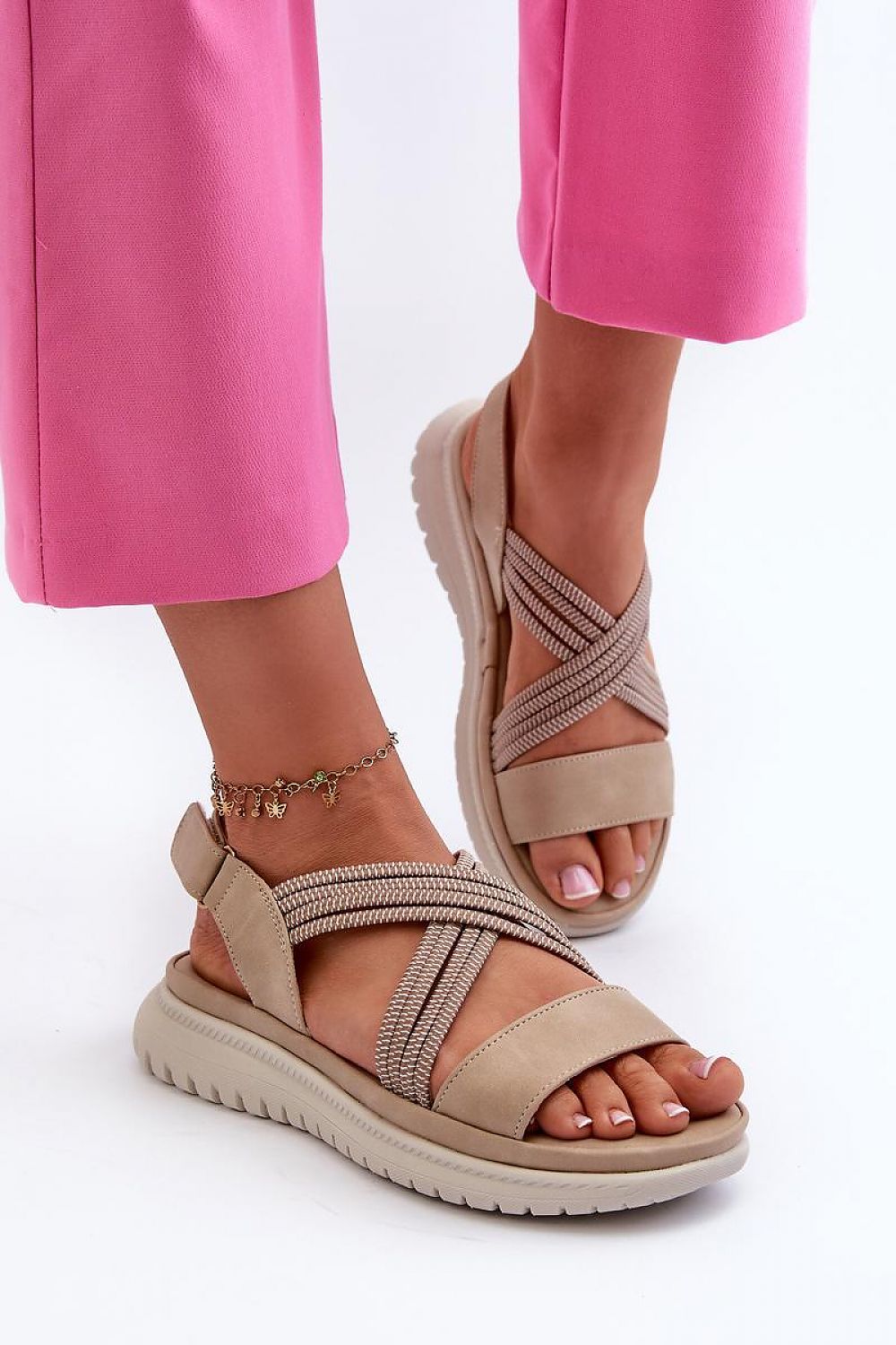 Rovanna Trek Strap Sandals with Velcro closure and elastic cross-straps, perfect for active summer days and casual or sporty looks.
