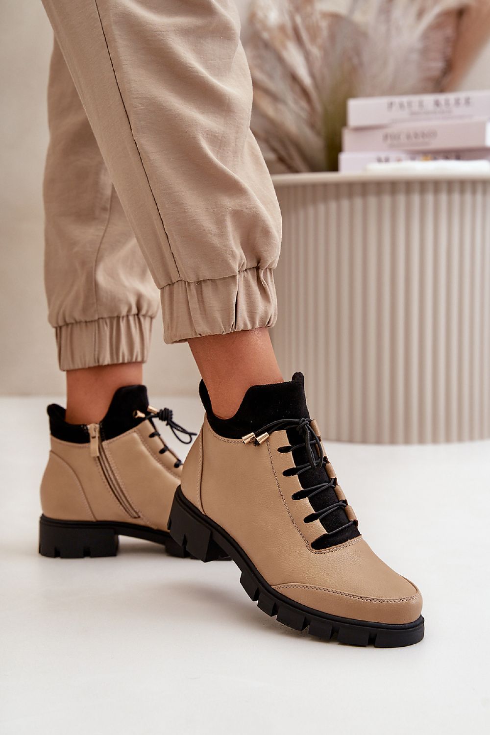 Narella Softcord Urban Base ankle boots in eco leather with laces and side zipper, perfect for transitional weather.
