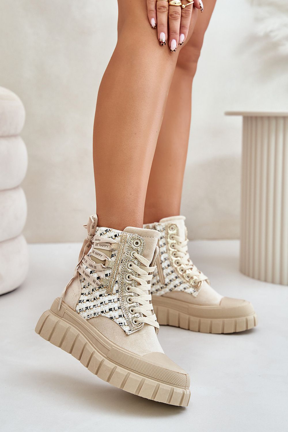 Fashionable beige high platform sneakers with double lacing and side zipper, perfect for an urban look.