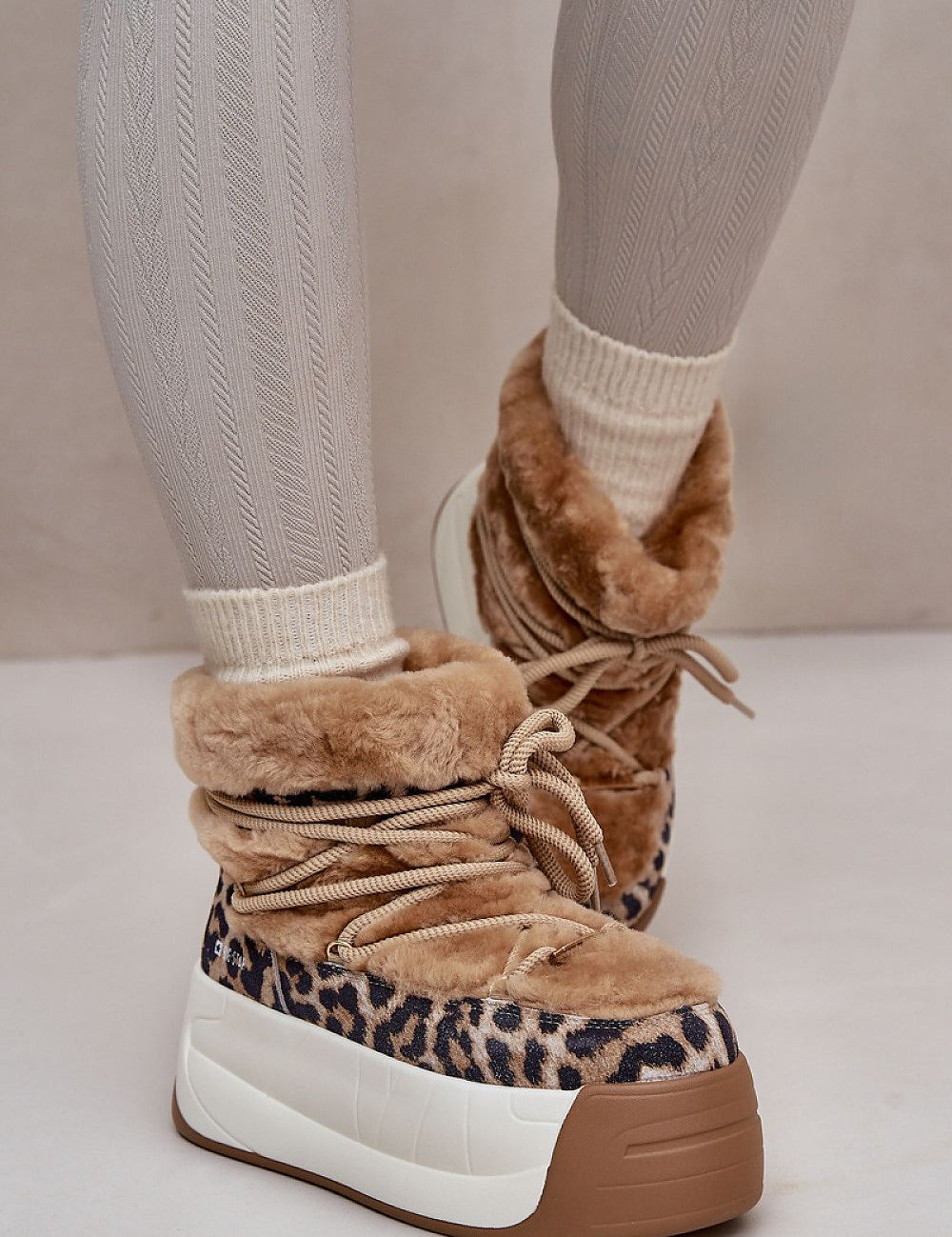 Alt Tag: Velmara fur-lined snow boots with high-grip sole and cozy interior, perfect for winter, featuring stylish leopard print design.