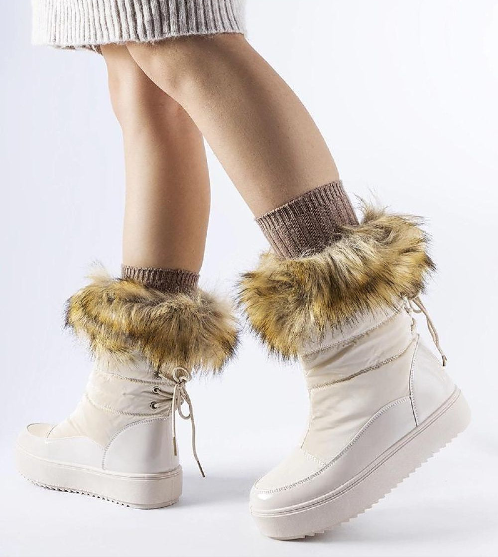 Cozy Igne fur-lined winter boots with decorative fur collar and slip-on design, perfect for chilly days. Versatile and fashionable footwear.