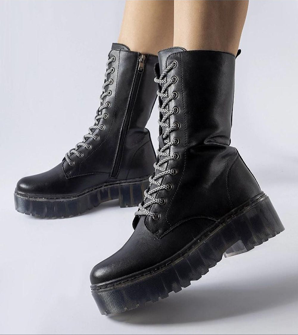 Ardénne insulated winter boots, mid-high silhouette with lace-up design, eco leather, 6 cm heel, elegant and warm for cold weather.