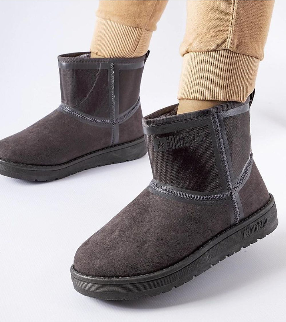 Arvessa Big Star low-heel snow boots in eco leather, featuring a sleek ankle-high design and side zipper for winter functionality.