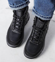 Alt Tag: Person wearing Elvora Big Star insulated winter sneakers, featuring synthetic leather upper and MEMORY FOAM insole for comfort.
