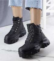 Tarelda insulated winter boots with rugged design, synthetic leather, thick sole, and faux fur lining for warmth and comfort.