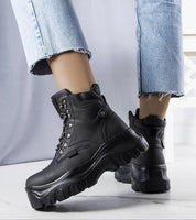 Tarelda insulated winter boots showcasing durable design, rugged sole, and soft lining for cold-weather comfort.