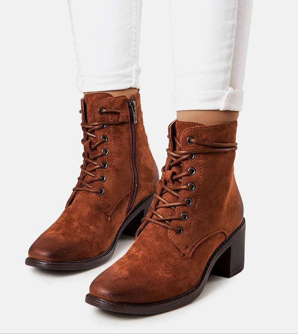Vaelora square-toe heeled boots with suede-effect, braided lacing, and a 6.5 cm heel, featuring rustic style and autumn elegance.