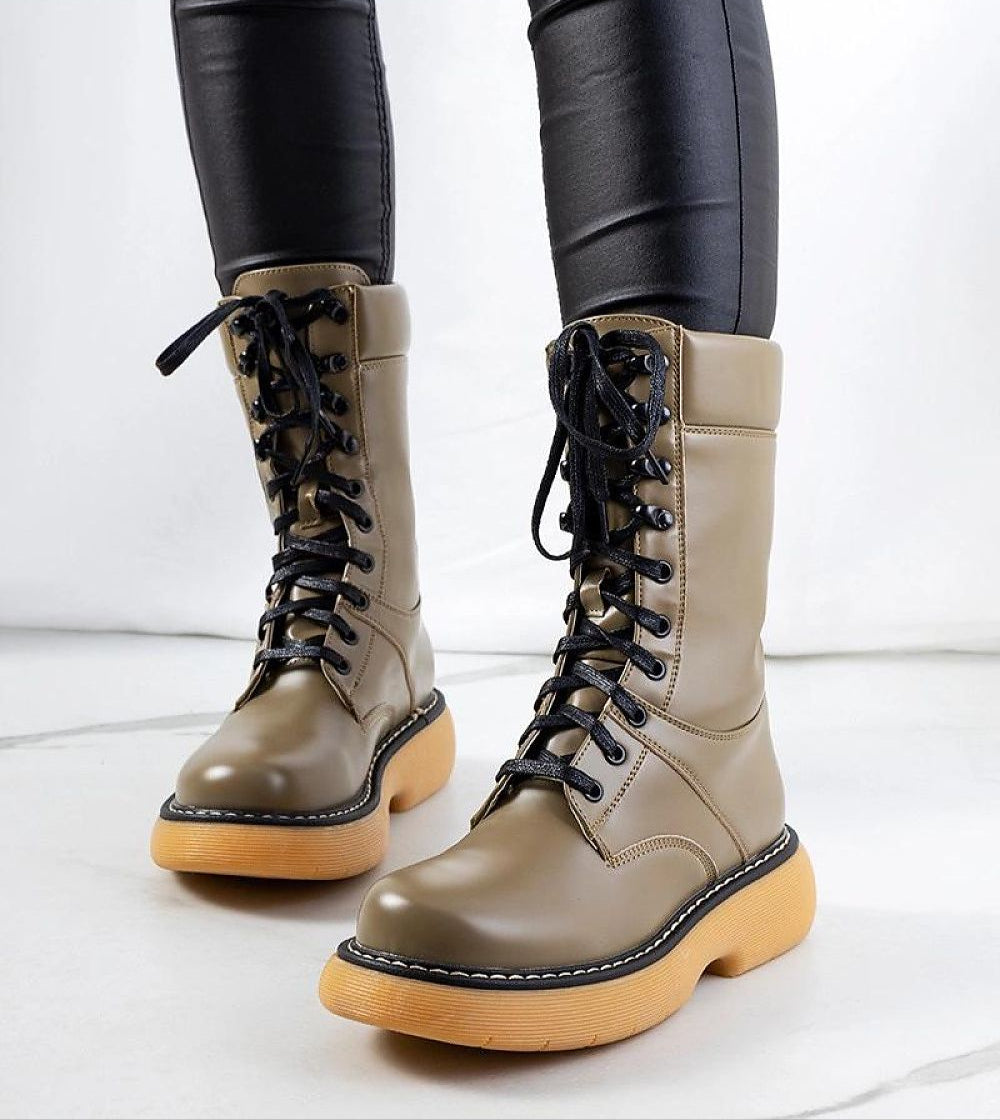 Draxira lace-up combat boots with thick rubber soles and eco-leather finish, ideal for streetwear and rock-inspired outfits.
