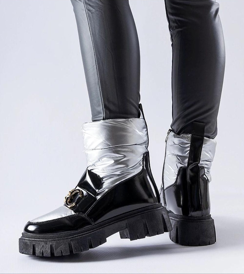 Nevelle Insulated Lacquered Snow Boots in black and silver with side zipper and 5 cm heel, perfect blend of style and warmth.