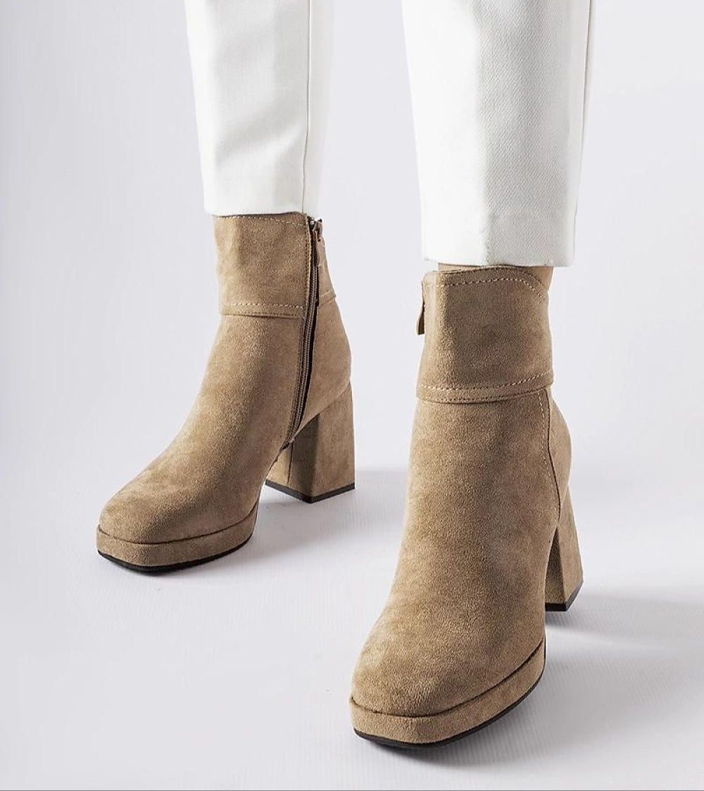 Elarin high-heeled beige boots with block heel, zipper closure, crafted from eco-leather. Fashionable ankle boots for autumn and winter.