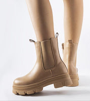 Varelia Insulated Platform Boots with eco leather exterior, beige platform sole, and side zipper for cold-weather comfort.