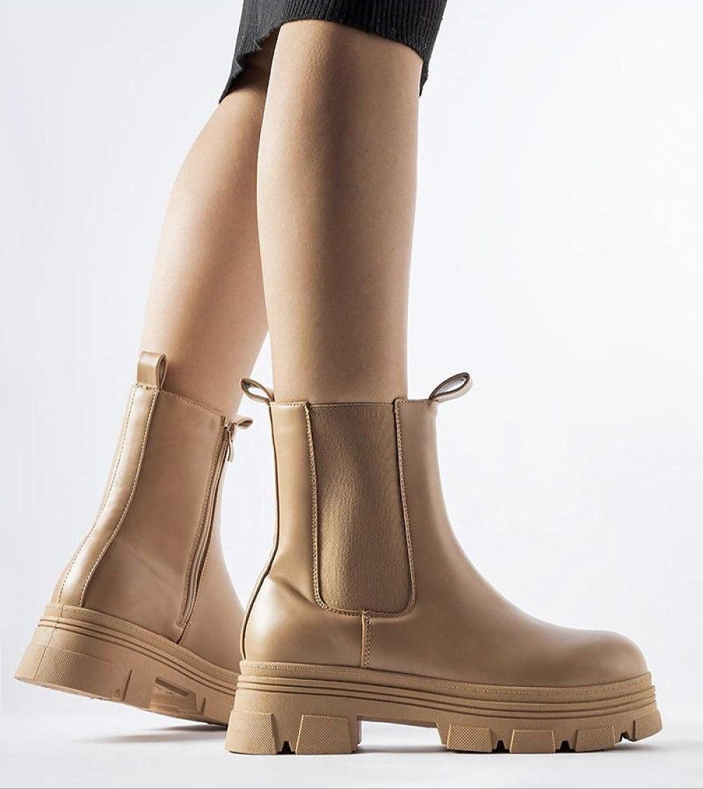 Varelia Insulated Platform Boots in beige eco leather with side zipper viewed from the side, showcasing modern and warm design for winter.