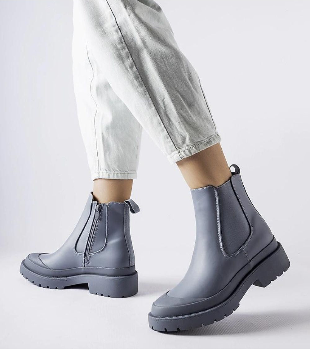 Alt Tag: Varenta Weatherproof Platform Boots featuring sleek waterproof upper and chunky sole for urban and outdoor wear in gray.