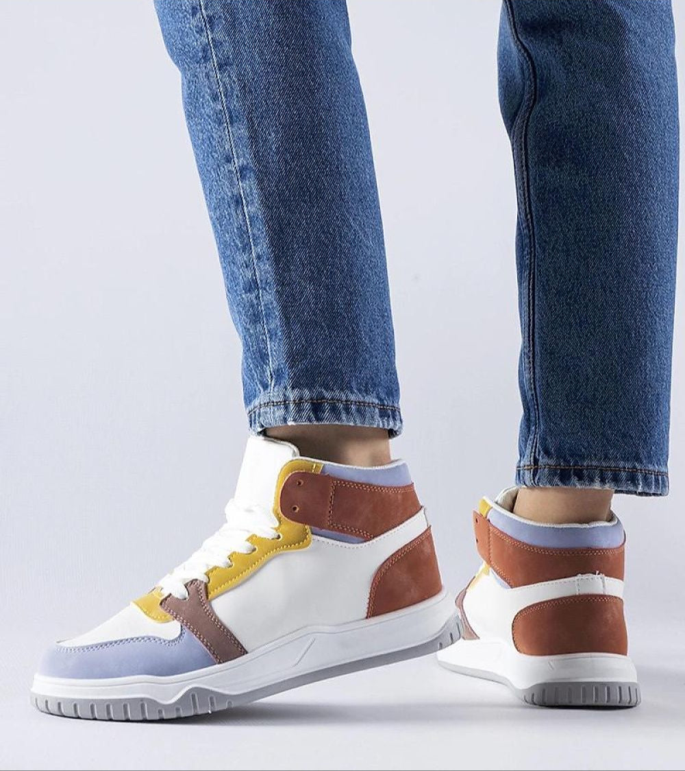 Person wearing Aurelyth Suede-Touch ankle sneakers in white, brown, and yellow with jeans.