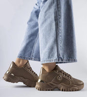 Arpaia chunky brown eco leather sneakers for women with thick rubber sole and classic lacing paired with casual denim jeans.