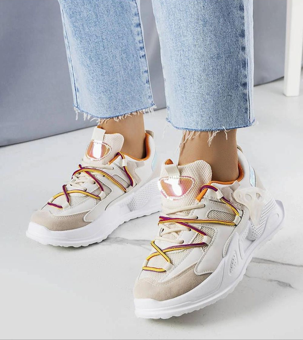 Yllendra mixed texture platform sneakers with eco leather, colorful laces, and 5 cm rubber sole, styled with light blue denim jeans.