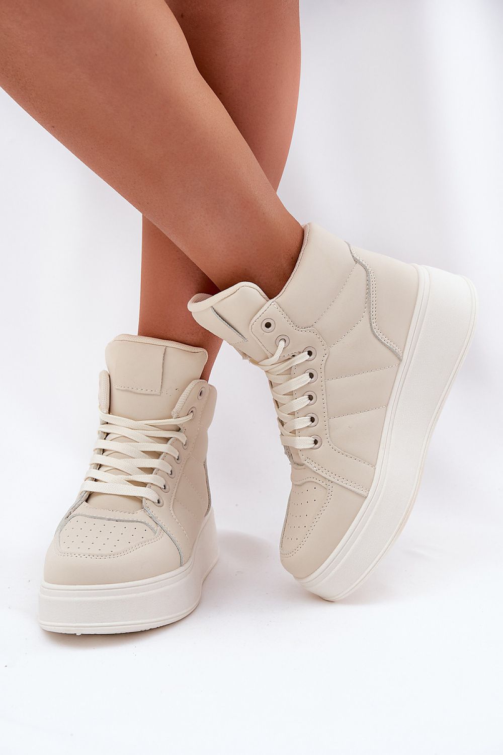 Cavora Platform High-Top Sneakers in eco leather with 4 cm platform, showcasing classic lacing for modern style and comfort.